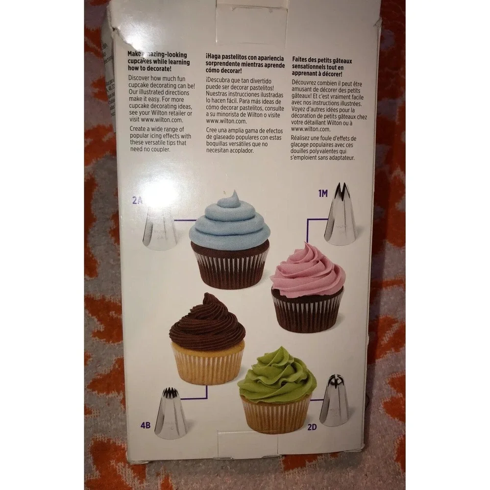 New‎ Wilton Cupcake Decorating Set Icing Tips 12-Piece Set